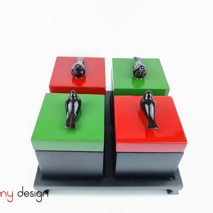 Set of 4 red/green square boxes 9 cm with horn bird knob on lid included with stand